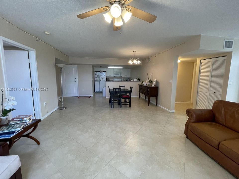 For Rent: $2,800 (2 beds, 2 baths, 1216 Square Feet)
