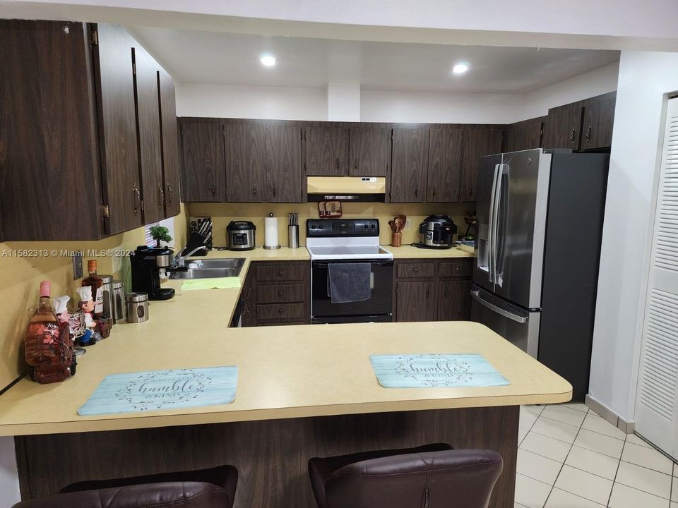 For Sale: $550,000 (2 beds, 2 baths, 1574 Square Feet)