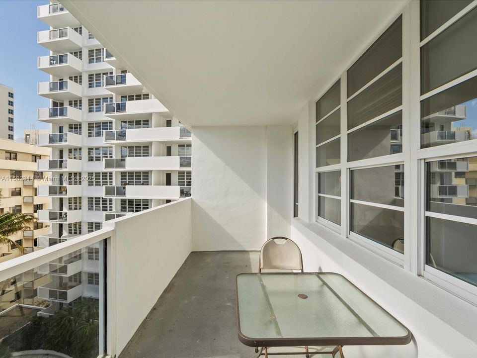 For Sale: $467,500 (1 beds, 1 baths, 550 Square Feet)