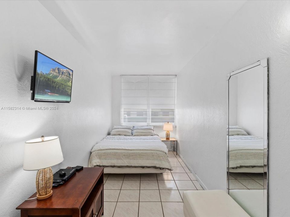 For Sale: $487,000 (1 beds, 1 baths, 550 Square Feet)