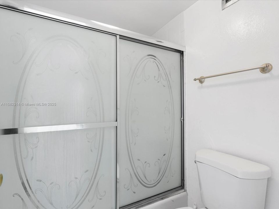 For Sale: $467,500 (1 beds, 1 baths, 550 Square Feet)