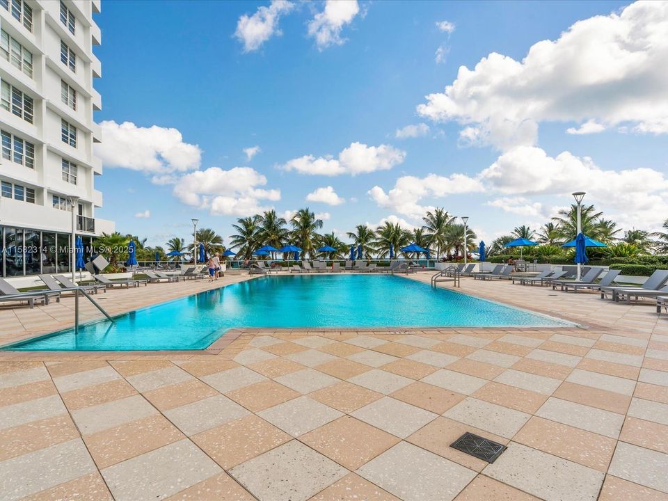 For Sale: $467,500 (1 beds, 1 baths, 550 Square Feet)