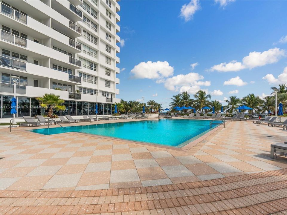 For Sale: $467,500 (1 beds, 1 baths, 550 Square Feet)