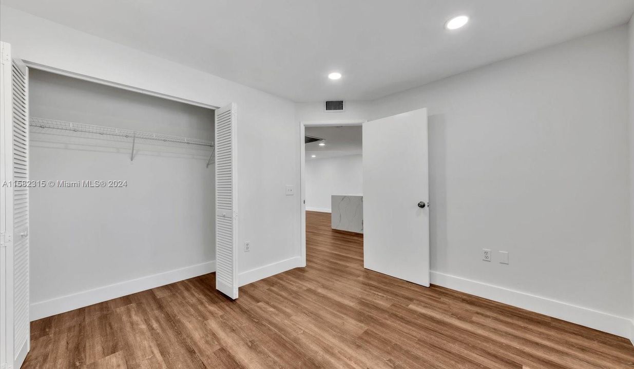 For Sale: $320,000 (2 beds, 2 baths, 1082 Square Feet)