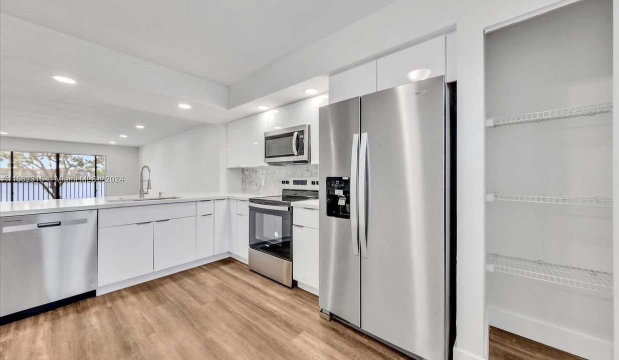 For Sale: $320,000 (2 beds, 2 baths, 1082 Square Feet)