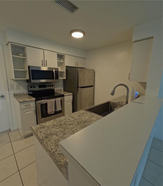 For Rent: $2,650 (2 beds, 1 baths, 1005 Square Feet)