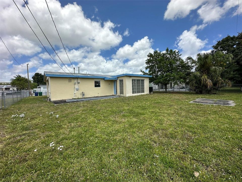 For Sale: $459,900 (3 beds, 2 baths, 1412 Square Feet)