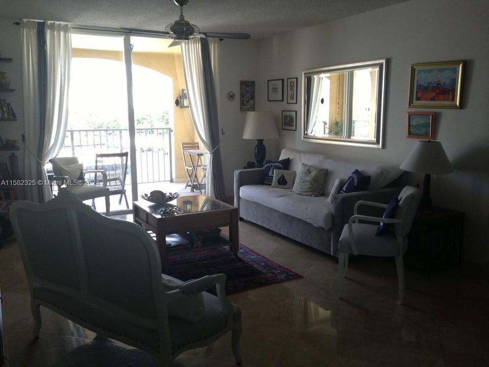 For Rent: $4,000 (2 beds, 2 baths, 1180 Square Feet)