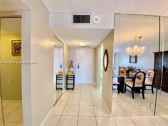 For Rent: $2,650 (2 beds, 2 baths, 1270 Square Feet)