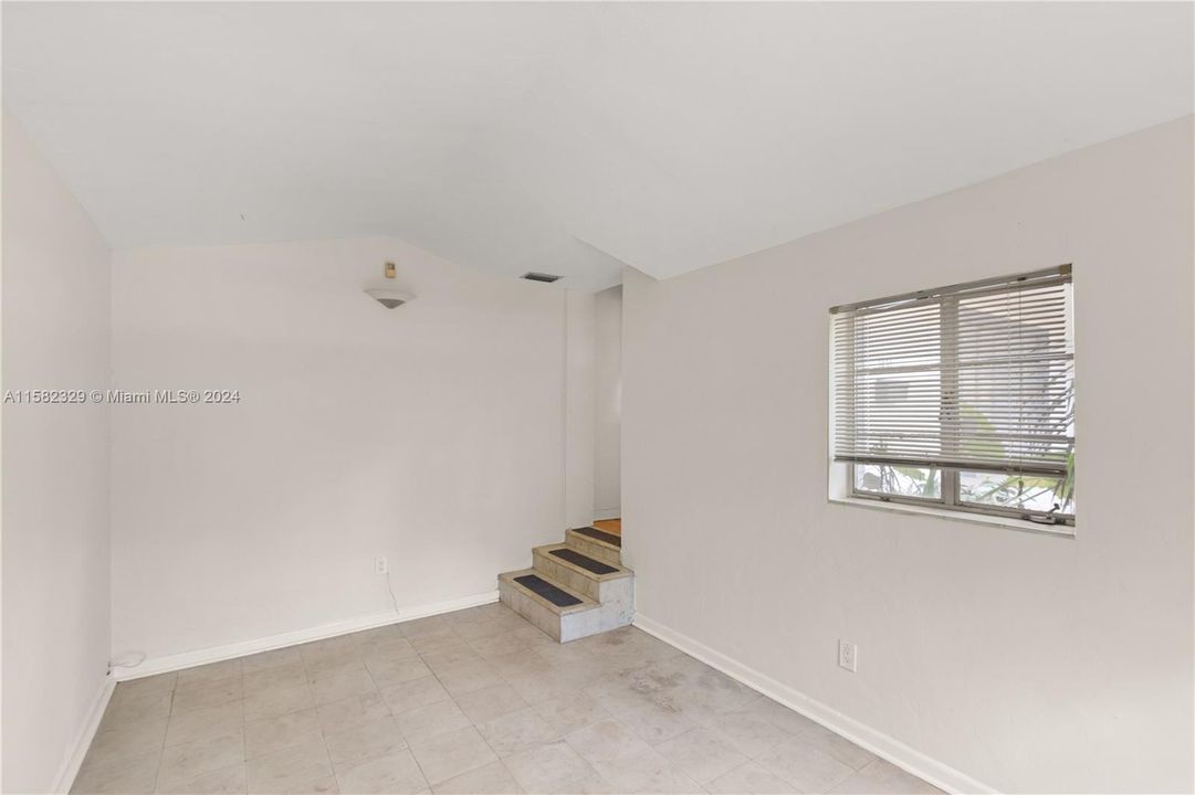 For Rent: $4,498 (3 beds, 1 baths, 1429 Square Feet)