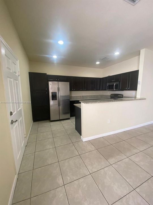 Recently Rented: $3,200 (3 beds, 2 baths, 1740 Square Feet)