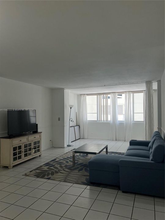 For Rent: $2,500 (1 beds, 1 baths, 1026 Square Feet)