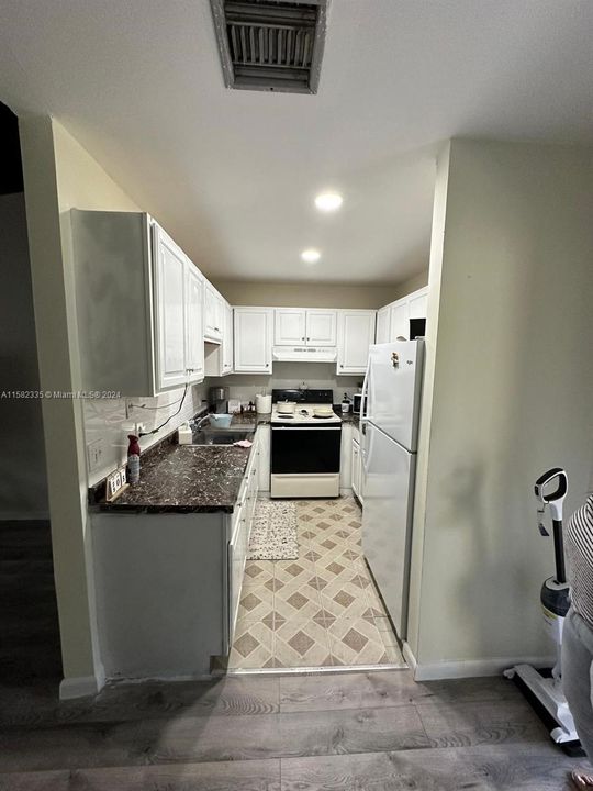 For Sale: $195,000 (2 beds, 1 baths, 795 Square Feet)