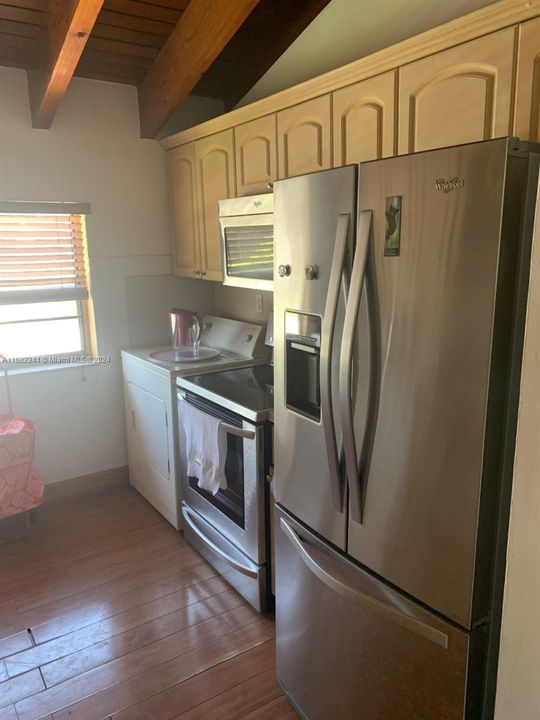 For Rent: $3,000 (3 beds, 2 baths, 1360 Square Feet)