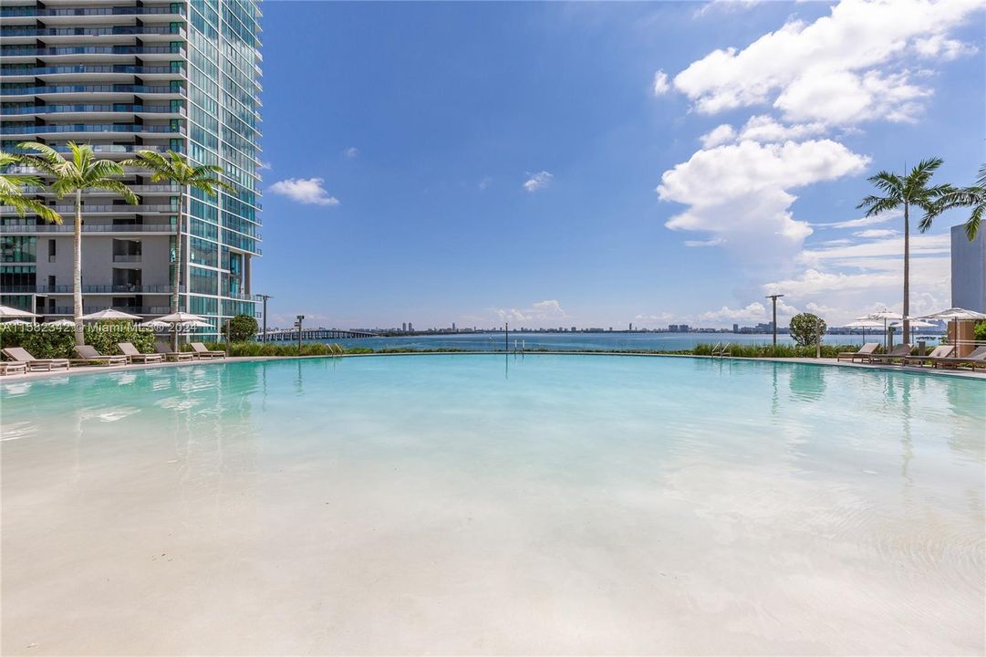 Active With Contract: $5,600 (2 beds, 3 baths, 1193 Square Feet)