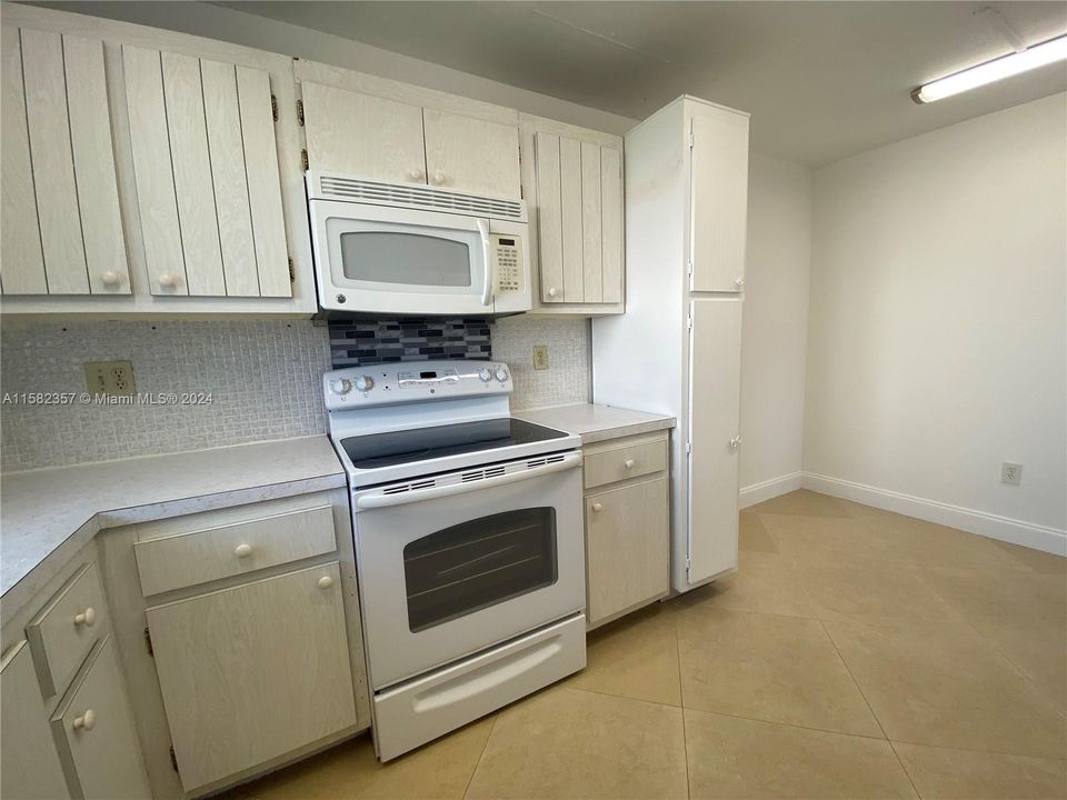 For Rent: $2,800 (2 beds, 2 baths, 1300 Square Feet)