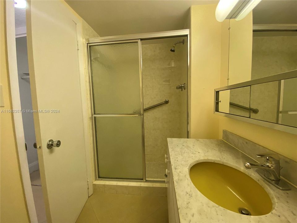 В аренду: $2,800 (2 спален, 2 ванн, 1300 Квадратных фут)