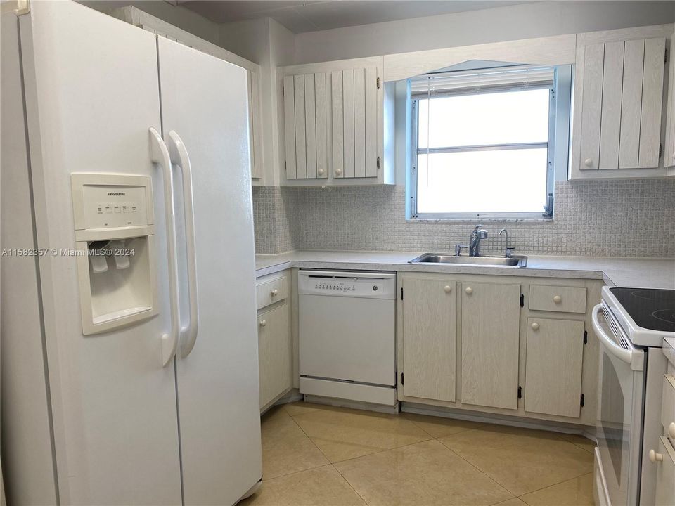 For Rent: $2,800 (2 beds, 2 baths, 1300 Square Feet)