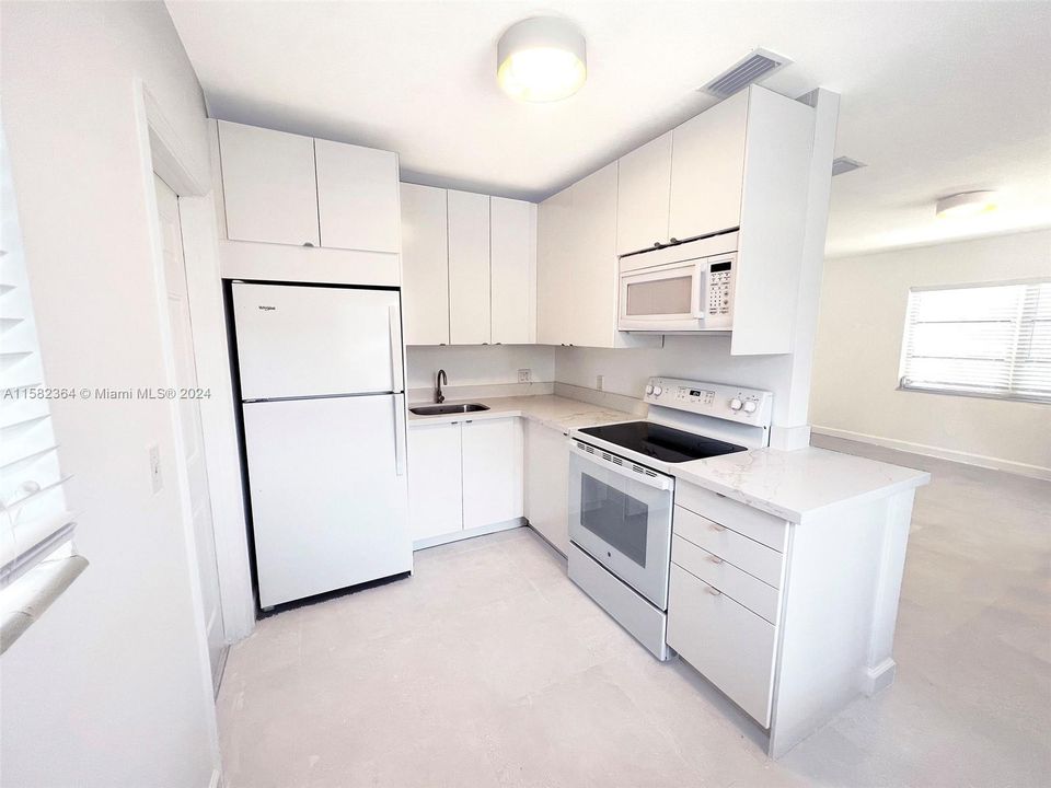 For Rent: $2,800 (2 beds, 1 baths, 720 Square Feet)