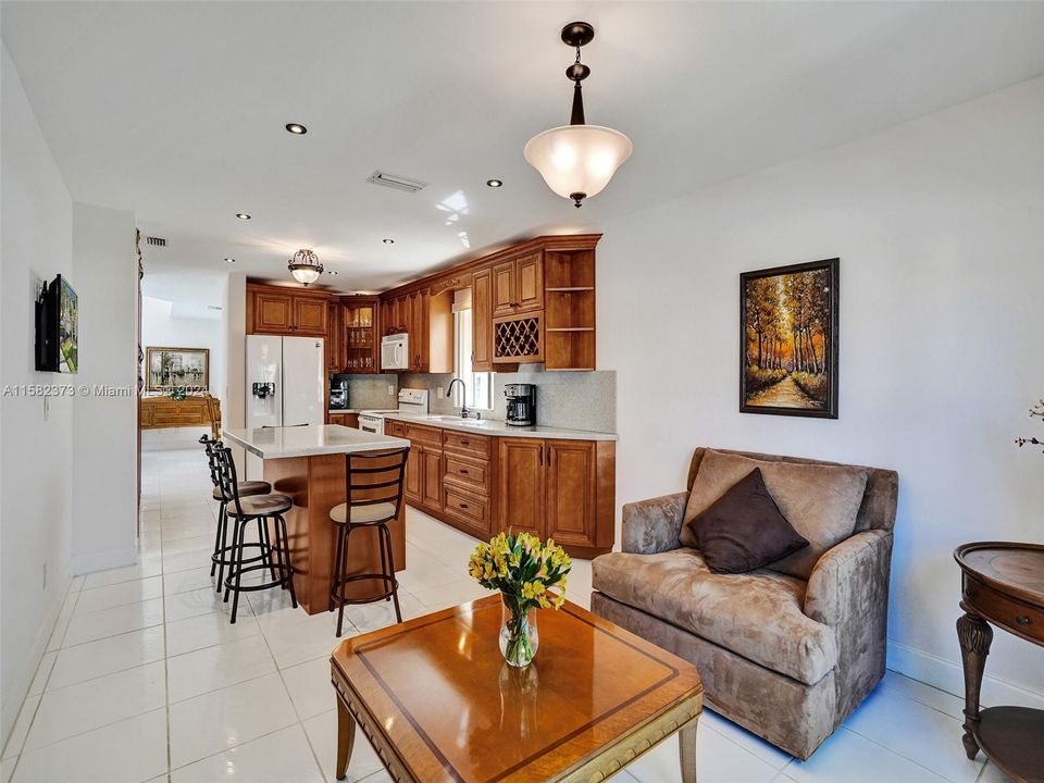 For Sale: $800,000 (4 beds, 2 baths, 1692 Square Feet)