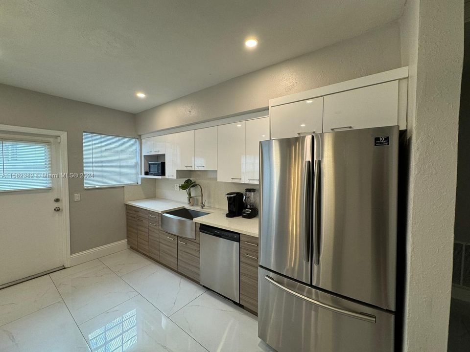 For Rent: $3,995 (3 beds, 2 baths, 1083 Square Feet)