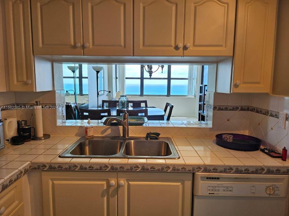 For Rent: $3,750 (2 beds, 2 baths, 1034 Square Feet)