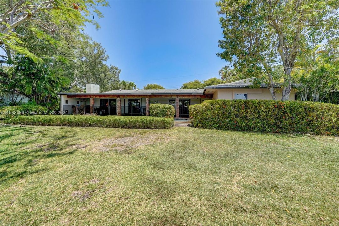 Active With Contract: $1,150,000 (4 beds, 2 baths, 2422 Square Feet)