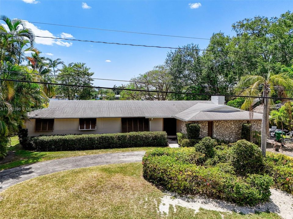 Active With Contract: $1,150,000 (4 beds, 2 baths, 2422 Square Feet)