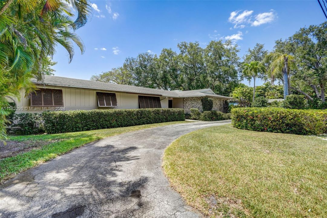 Active With Contract: $1,150,000 (4 beds, 2 baths, 2422 Square Feet)