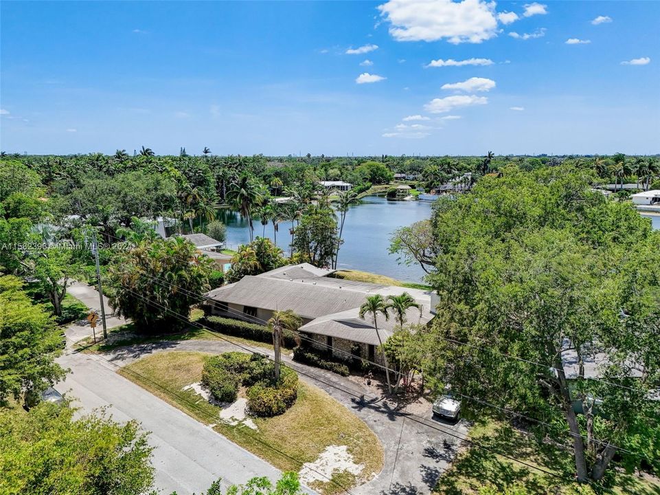 Active With Contract: $1,150,000 (4 beds, 2 baths, 2422 Square Feet)