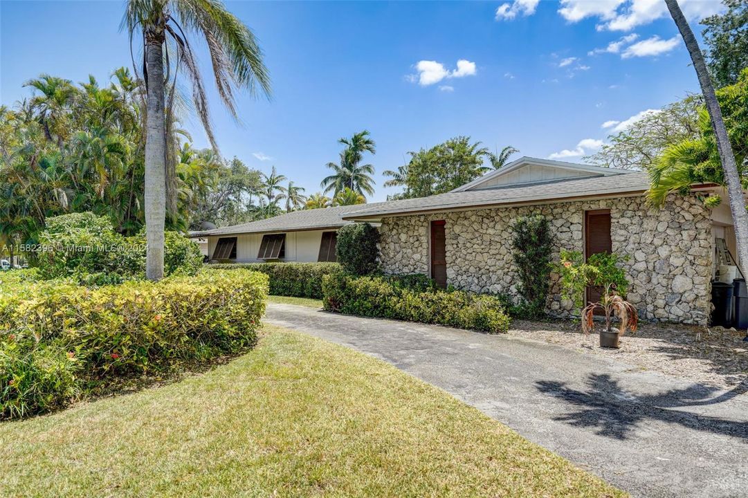 Active With Contract: $1,150,000 (4 beds, 2 baths, 2422 Square Feet)