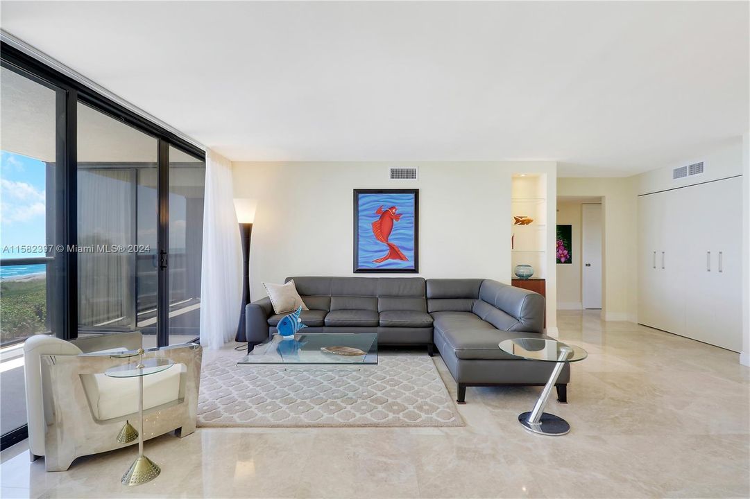 For Sale: $749,000 (2 beds, 2 baths, 1452 Square Feet)