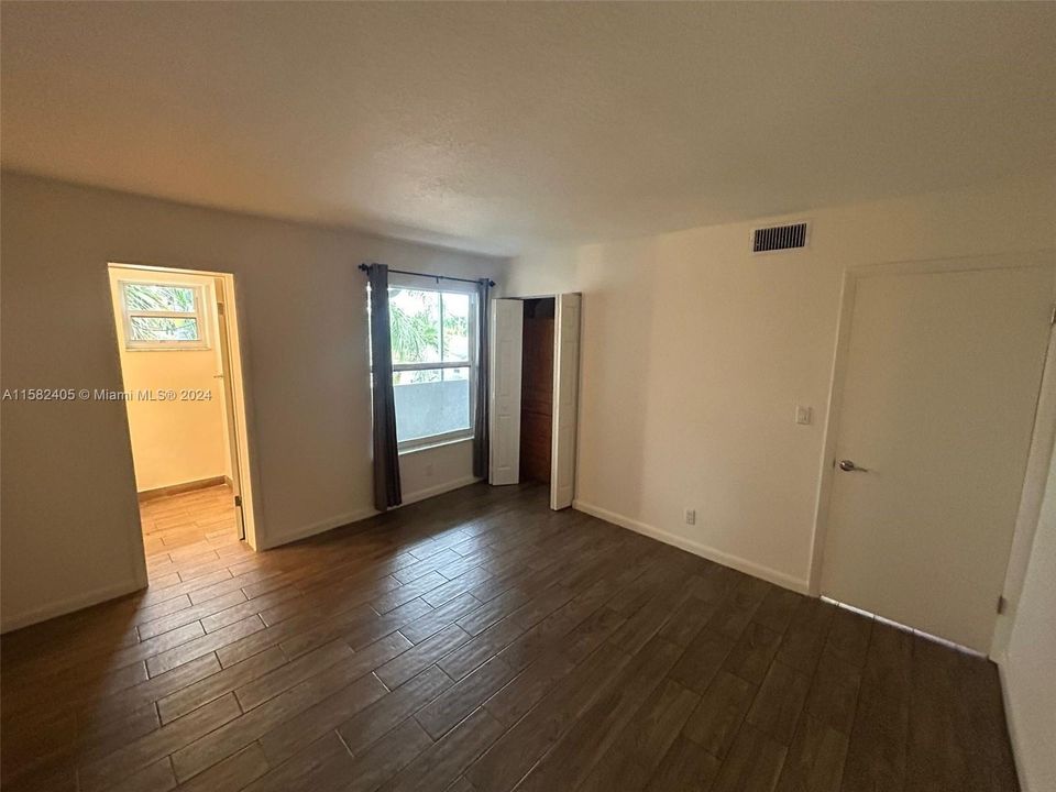 Recently Rented: $2,200 (2 beds, 1 baths, 1000 Square Feet)