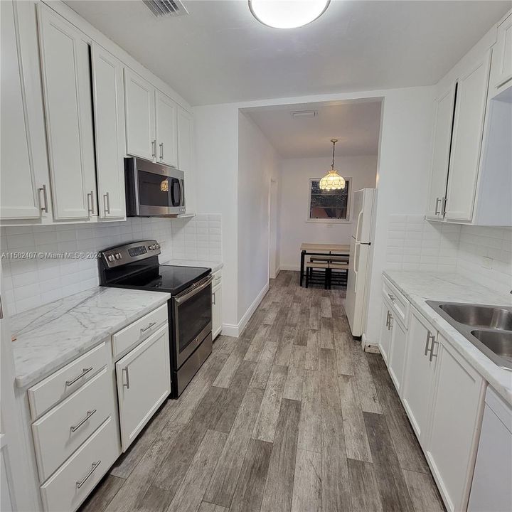 Active With Contract: $3,100 (2 beds, 1 baths, 1064 Square Feet)