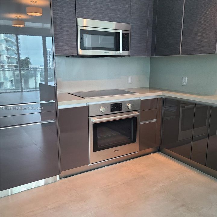 Active With Contract: $3,850 (1 beds, 1 baths, 1080 Square Feet)