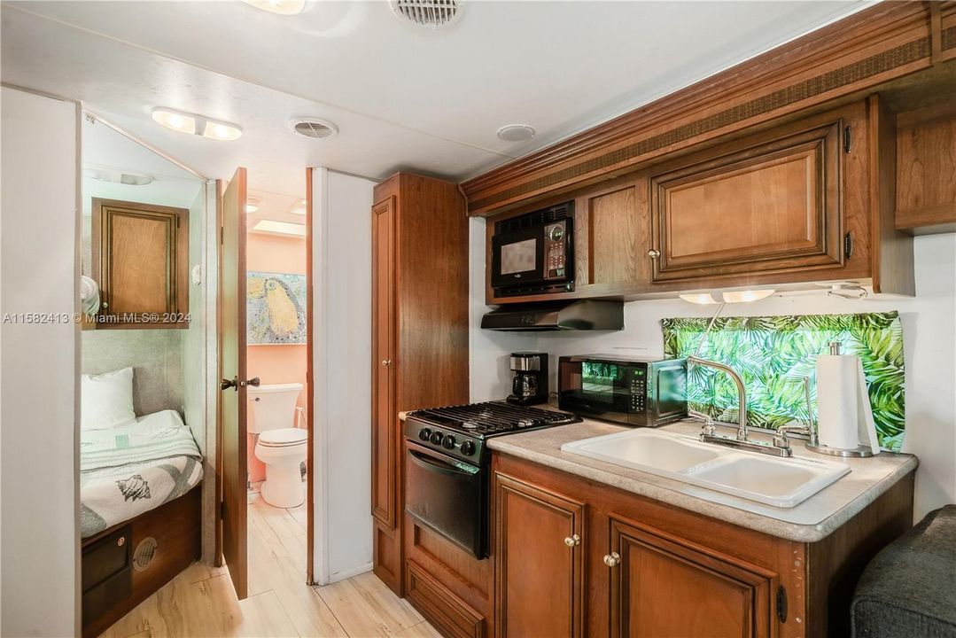 For Sale: $579,000 (1 beds, 1 baths, 196 Square Feet)
