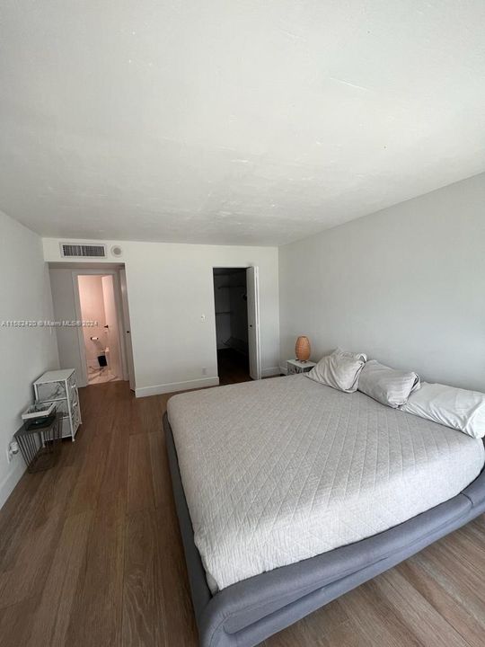 For Sale: $590,000 (2 beds, 1 baths, 1122 Square Feet)