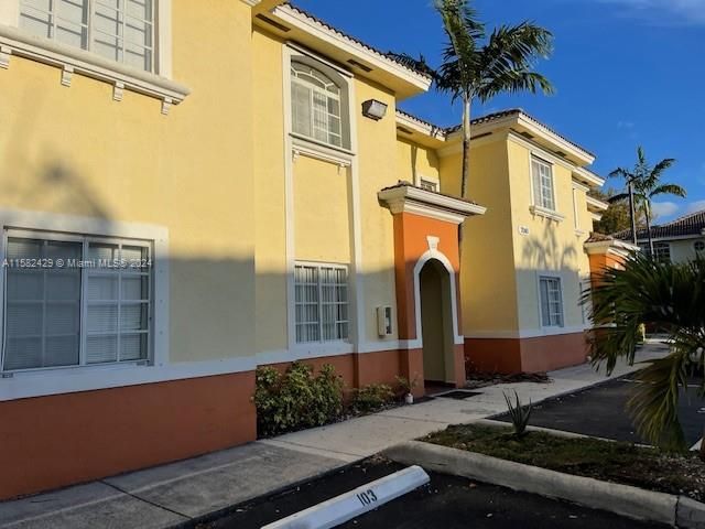 Activo con contrato: $364,000 (3 camas, 2 baños, 1188 Pies cuadrados)