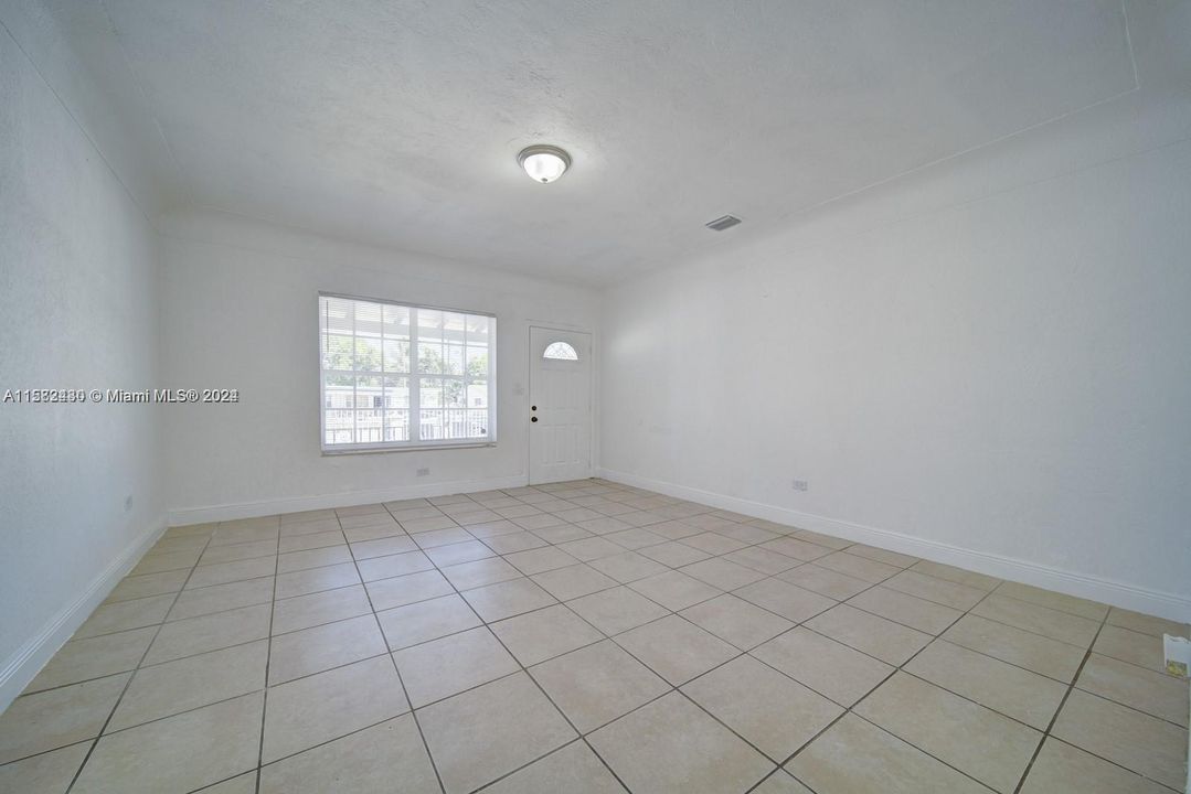 For Rent: $2,500 (2 beds, 1 baths, 1748 Square Feet)