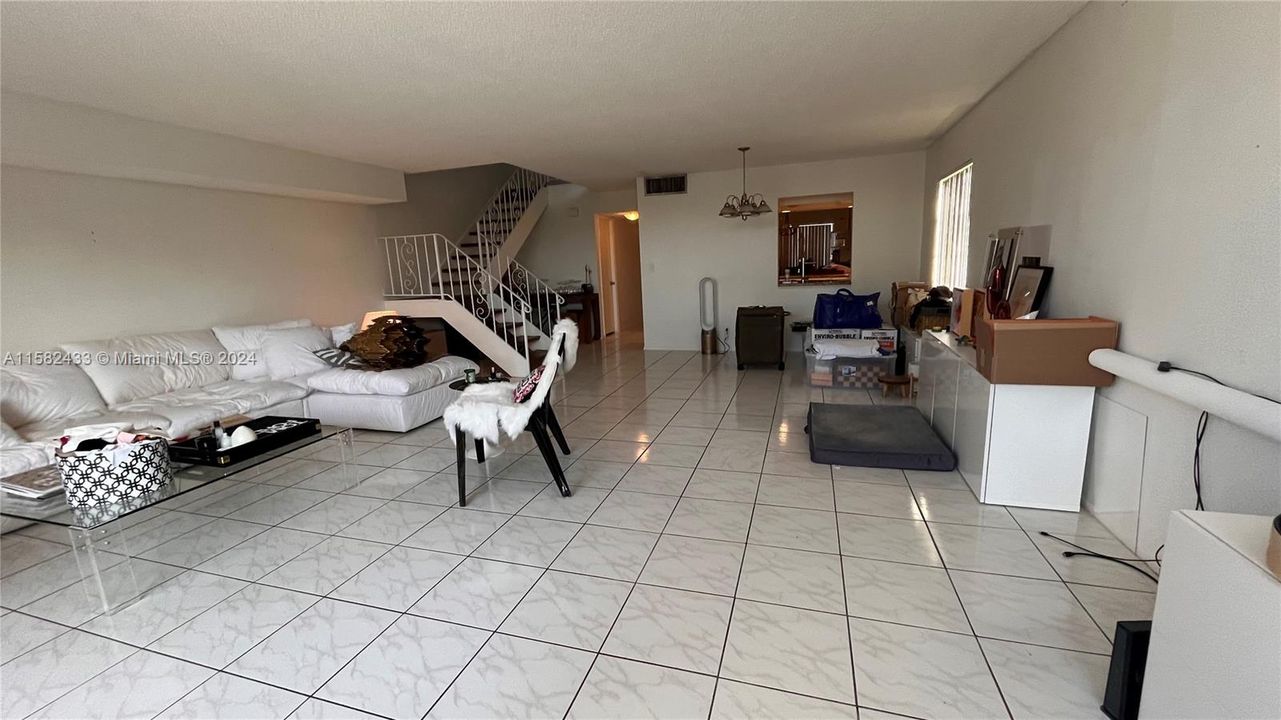 For Rent: $4,000 (3 beds, 2 baths, 1972 Square Feet)
