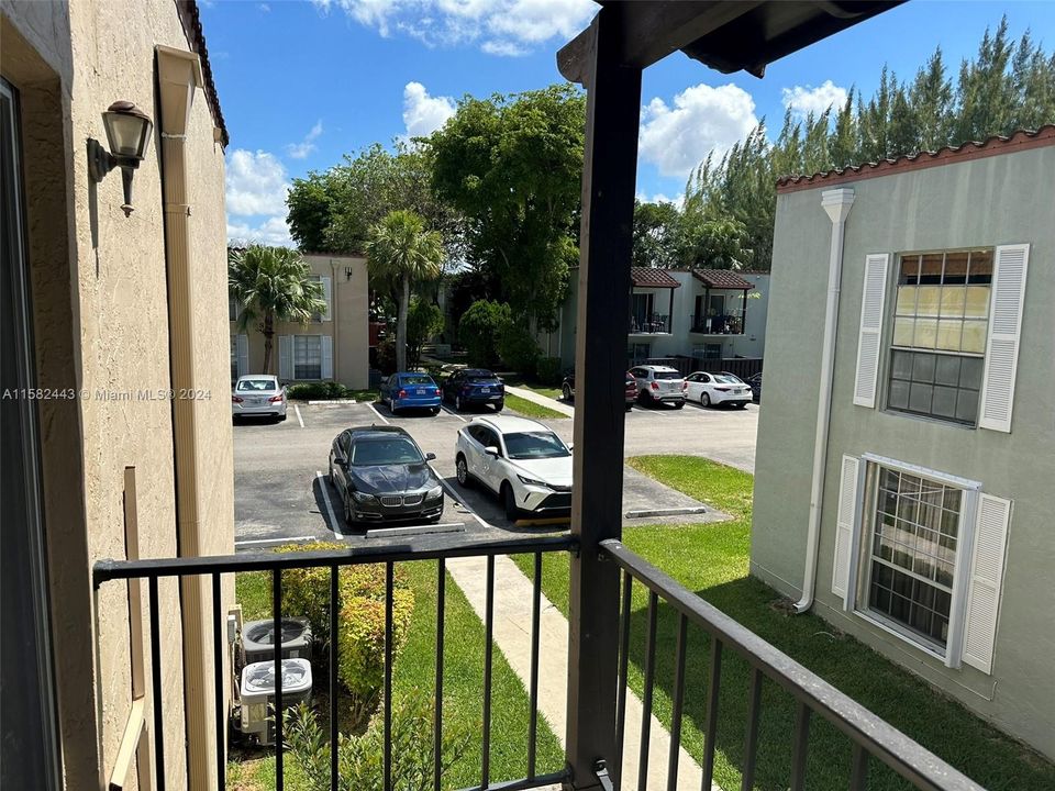 For Sale: $285,000 (2 beds, 2 baths, 955 Square Feet)