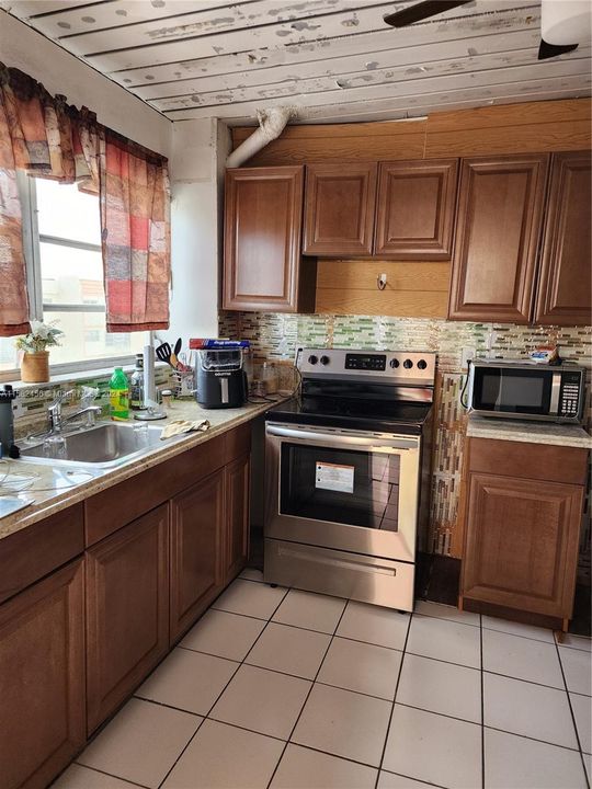 For Sale: $90,000 (1 beds, 1 baths, 755 Square Feet)