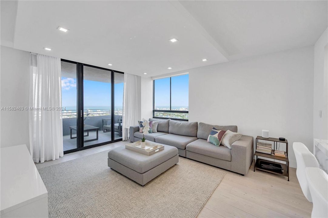 For Sale: $1,200,000 (2 beds, 2 baths, 1262 Square Feet)