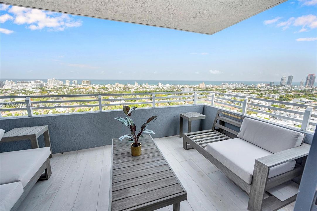 For Sale: $1,200,000 (2 beds, 2 baths, 1262 Square Feet)