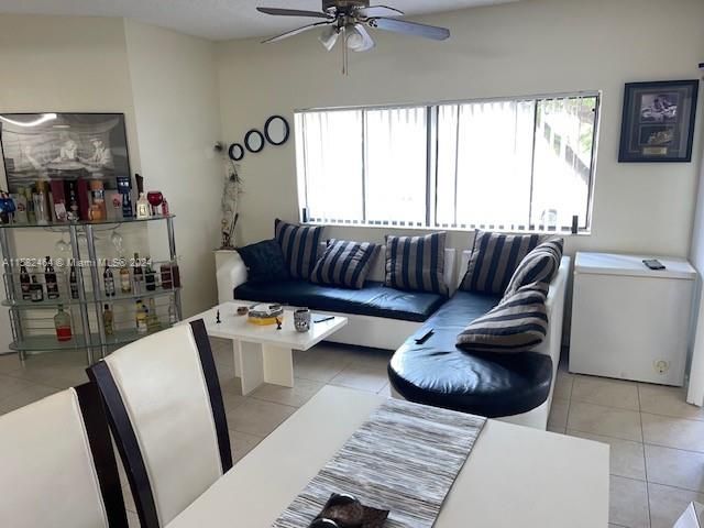 For Sale: $239,000 (2 beds, 2 baths, 858 Square Feet)