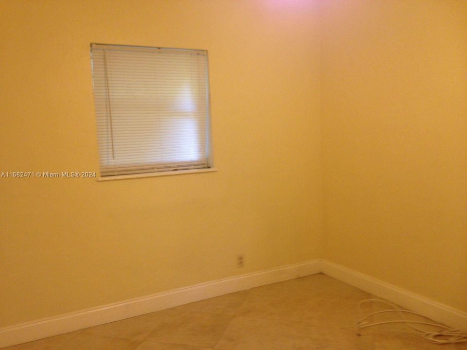 For Rent: $2,100 (2 beds, 1 baths, 1207 Square Feet)