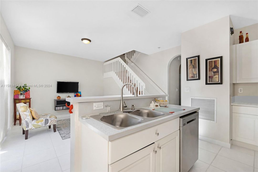 Active With Contract: $525,000 (2 beds, 2 baths, 1512 Square Feet)