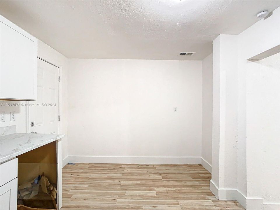 For Sale: $199,900 (2 beds, 1 baths, 744 Square Feet)