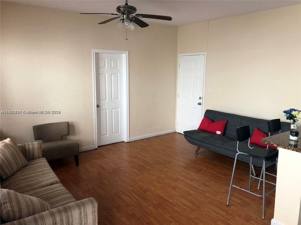 For Sale: $190,000 (0 beds, 1 baths, 390 Square Feet)