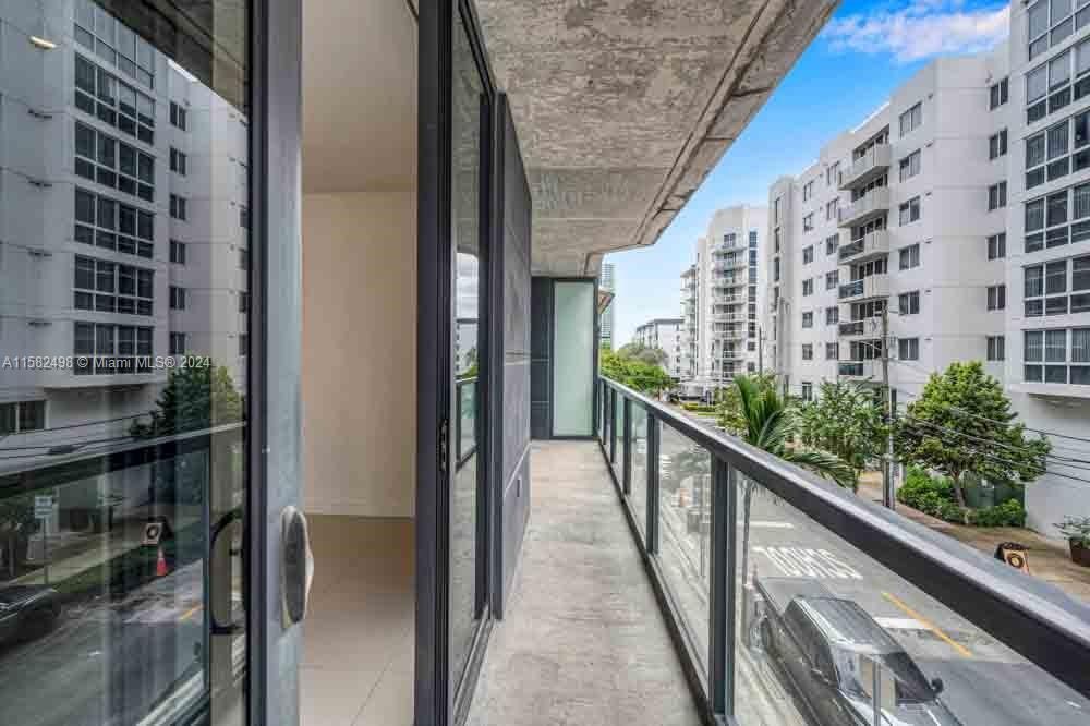 En Venta: $570,000 (2 camas, 2 baños, 980 Pies cuadrados)